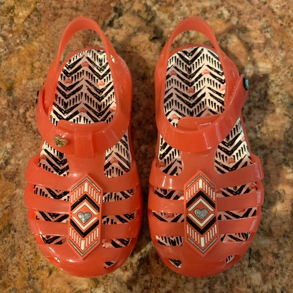 my crocs are too big